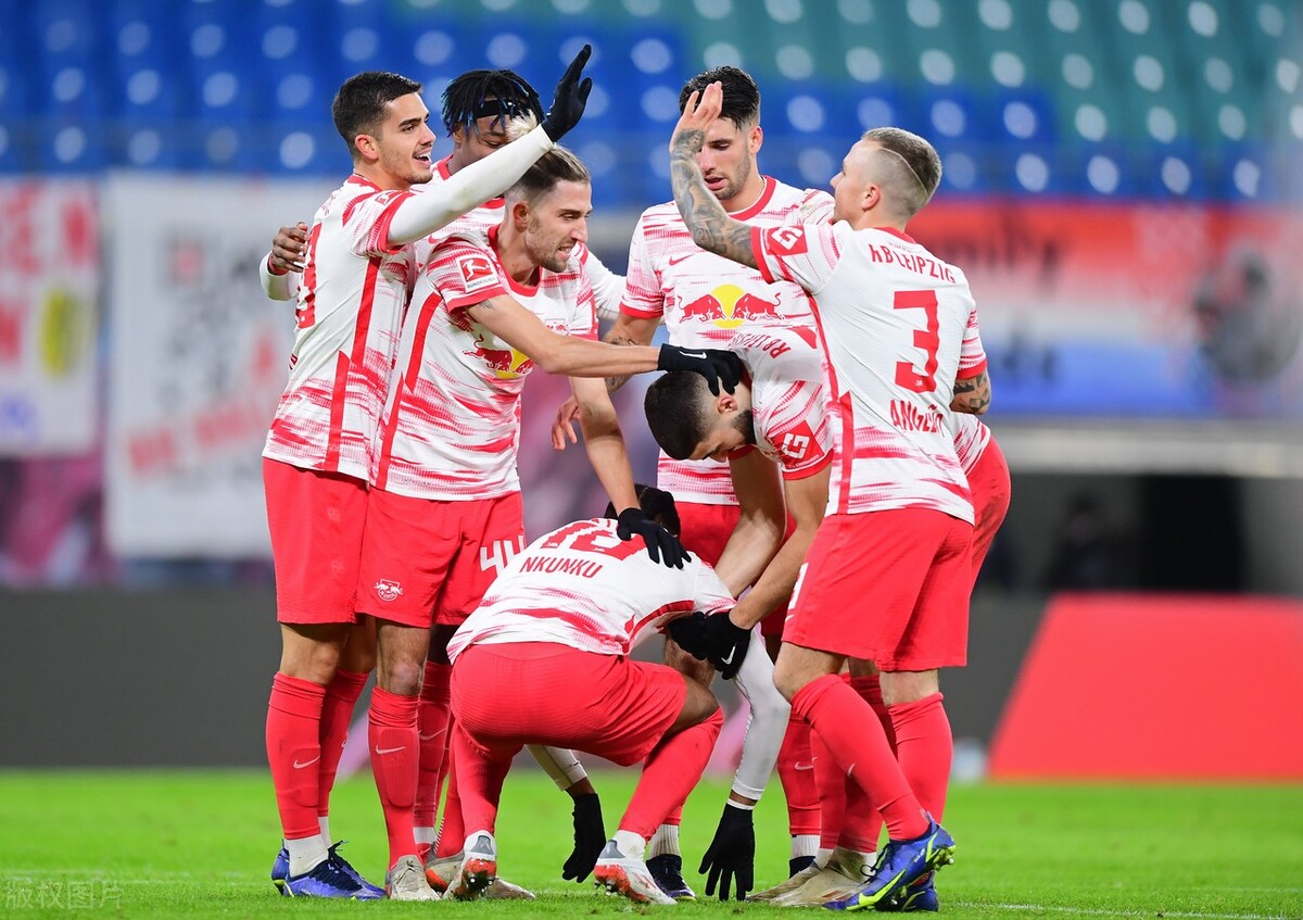 集结日体能课后;新疆广汇状态回暖备战德甲;细节曝光;医务组通报恢复 集结日体能课后;新疆广汇状态回暖备战德甲;细节曝光;医务组通报恢复