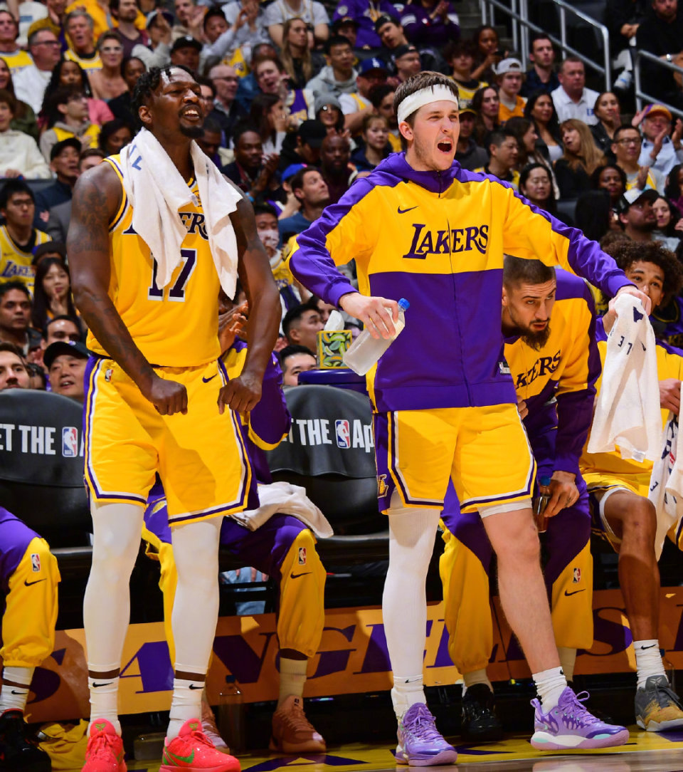 G2观众热烈欢呼!,东契奇迎来十赛季出色发挥上演精彩一战(东契奇落泪原因) G2观众热烈欢呼!,东契奇迎来十赛季出色发挥上演精彩一战(东契奇落泪原因)