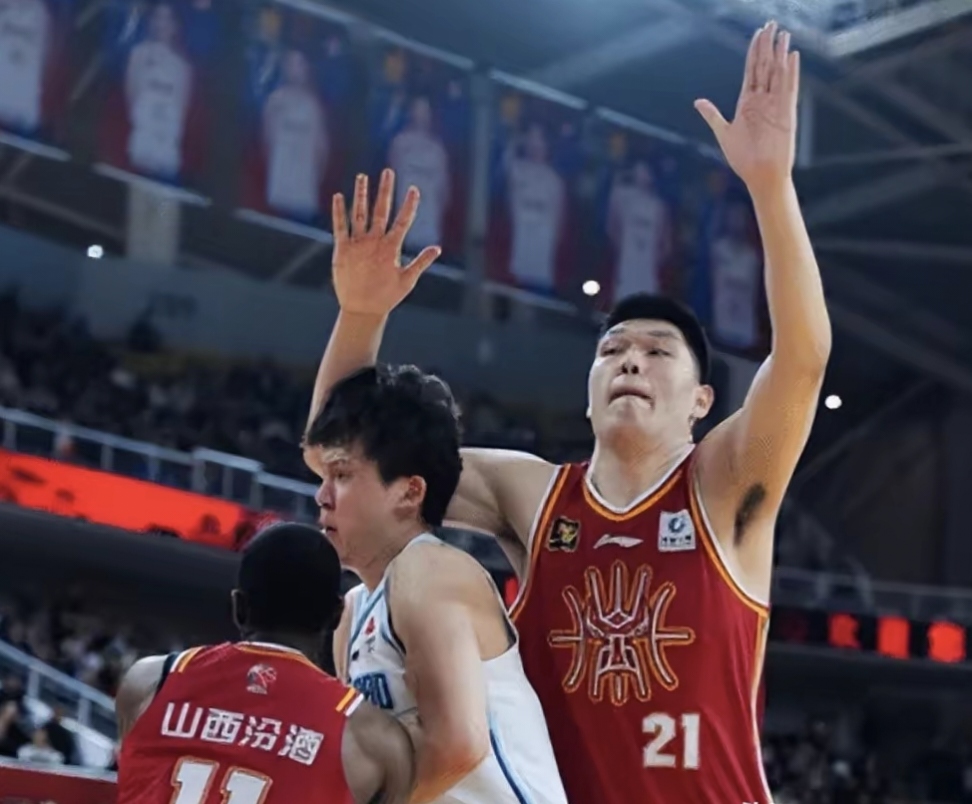 包含CBA常规赛倒计时；山东男篮关键时刻回应争议；细节引发关注；震撼外界；临场指挥获称赞的词条