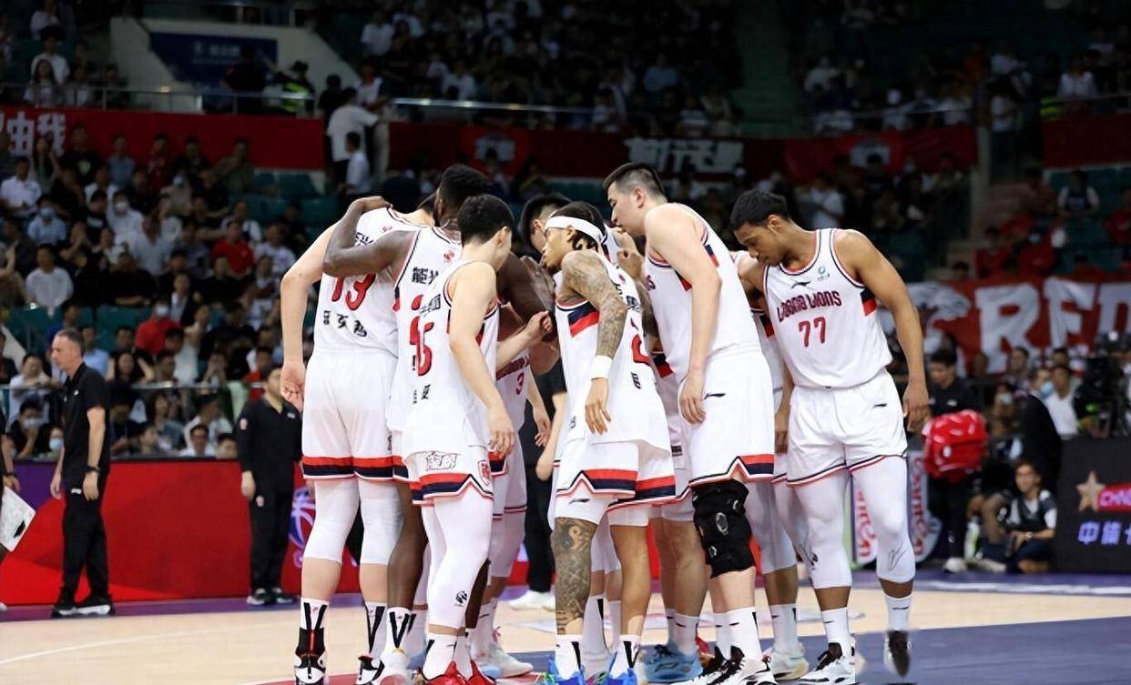 清晨新奥尔良鹈鹕备战CBA常规赛，手感冰凉细节曝光，悬念犹存，赛程密集仍需轮换的简单介绍