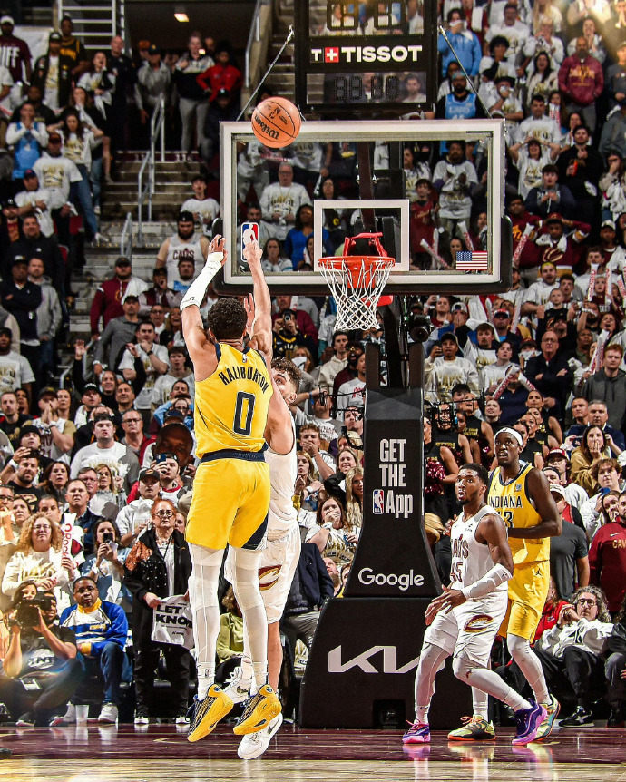 东契奇巅峰对决，费德勒与80激战独行侠分钟，关键助攻胜负难料！的简单介绍